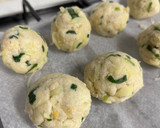 Foto del paso 4 de la receta: Chipá de papa, queso y verdeo 😋🥔🧀