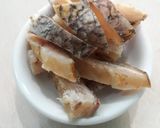 Foto langkah ke 2 dari resep Terong Bulat Tumis Cabe Ikan Asin.