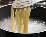 Foto langkah ke 2 dari resep Shrimp Aglio Olio.