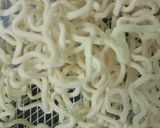 Foto langkah ke 3 dari resep Snack mie kriuk.