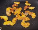 Foto del paso 4 de la receta: Arepa rellena de pescado y plátano maduro🥯🫓🥙