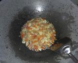 Foto langkah ke 4 dari resep Tumis kuah sawi putih dan wortel.