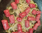 Foto del paso 2 de la receta: Guiso de salchichas con berenjena y pimientos