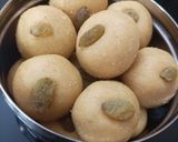 A picture of step 5 of Rava besan laddu.