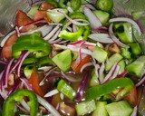 Foto del paso 5 de la receta: Achad 🥗 🍅 Ensalada fresca para acompañar comidas picantes