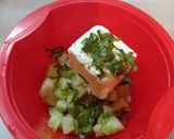 Foto del passaggio 1 della ricetta Crostini con fagottini di salmone ripieno di robiola e cetrioli