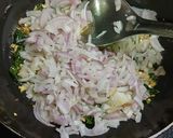 A picture of step 2 of Cauliflower potato masala.