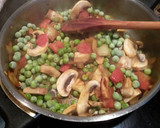 Foto del paso 4 de la receta: Chícharos con Pavo Adobado