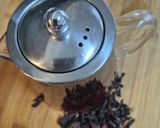 Foto del paso 1 de la receta Zumo de fresas con agua de hibisco