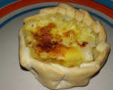 Foto del paso 8 de la receta: Canastitas rápidas de queso y cebolla