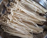 Foto langkah ke 1 dari resep Enoki Kukus Bawang Putih.