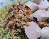 Hình bước làm 3 của món Mì chùm ngây trộn thịt chả