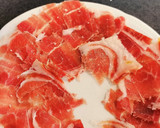 Foto del paso 1 de la receta: Rovellons  salteados con  Jamón  ibérico