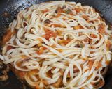 Foto del paso 7 de la receta: Tagliatelle alla puttanesca (salsa de tomates frescos, olivas, alcaparras y anchoas)