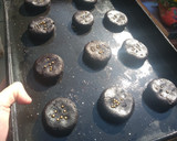 Foto del paso 6 de la receta: Galletitas de chocolate rellenas con dulce de leche