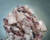 Foto langkah ke 1 dari resep Oseng cumi cabe ijo.