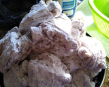 Foto del paso 4 de la receta: Patitas de puerco capeadas en salsa roja