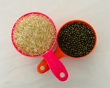 A picture of step 1 of Mung pilau.