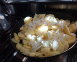 Foto del paso 3 de la receta: Tortilla española de patata y cebolla