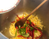 Foto del paso 7 de la receta: Pollo arvejado con champiñones deshidratados