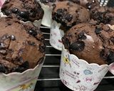 Foto langkah ke 5 dari resep Muffin coklat Simple No Mixer nyoklat bangeet.
