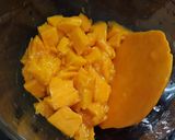 मॅंगो लेअर स्मुदी (mango layer smoothie recipe in marathi) रेसिपी स्टेप 3 फोटो