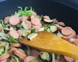 Foto del paso 3 de la receta: Spaghettis con Salchichas, berenjenas, pimientos verdes 🍆🍝