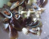 Foto langkah ke 2 dari resep Kerang Ijo Saus Asam Manis.