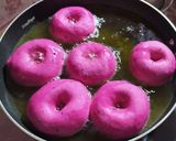 Foto langkah ke 7 dari resep Donat Buah Naga.