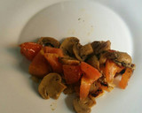 Foto del paso 5 de la receta: Champiñones salteados con guindilla y tomate