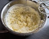 Pisztáciás–málnás fehércsokis tarte recept fázis 5 fotója