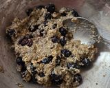Foto del paso 3 de la receta: Mega galleta (o mini cake 😅) de arándanos 🫐 sin azúcar agregado ni edulcorante ni harina 🥣