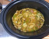 A picture of step 2 of Chicken and Mushroom Chinese Curry.