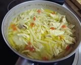 Foto del paso 5 de la receta: Sopa de pollo con verduras