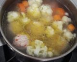 Foto langkah ke 4 dari resep Sop Bakso Udang.