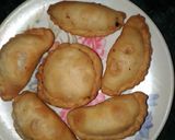 A picture of step 4 of Gujiya.