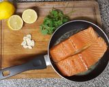 Foto del paso 1 de la receta: Salmón con cilantro y limón