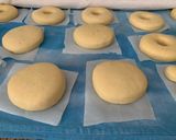 Foto del passaggio 7 della ricetta Ciambelline e bomboloni con lo zucchero