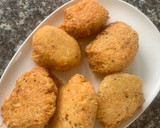Foto del paso 3 de la receta: Arepitas de yuca con Jamón y queso