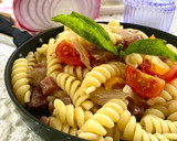 Foto del passaggio 2 della ricetta Fusilli con Cipolla di Breme e Tartare di Tonno ai pomodorini
