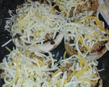 Foto del paso 3 de la receta: Champiñones rellenos de pechuga de pollo picante con patatas al horno