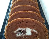 Foto langkah ke 7 dari resep Bolu Gulung Coklat Ekonomis.