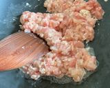 รูปขั้นตอนการทำที่ 2 ของ ผัดกะเพราอกไก่ใส่ขมิ้น