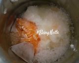 A picture of step 2 of Muskmelon Seeds Lassi.