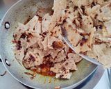 A picture of step 4 of रोटी के पोहे (कढ़ाई में).