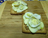 Foto del paso 2 de la receta: Pan Tostado con Manzana y Huevo Duro