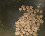 A picture of step 2 of Soya chunks Curry.