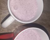 A picture of step 3 of Strawberry shake.
