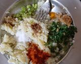 A picture of step 2 of Alu samosa.