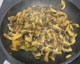 Foto del paso 2 de la receta: Salsa de Champiñones 🍄